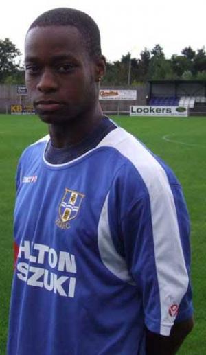 Dev signs former Southend striker Gaisie
