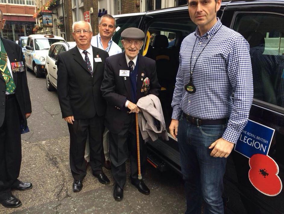London cabbies forgo fares to drive VJ day veterans