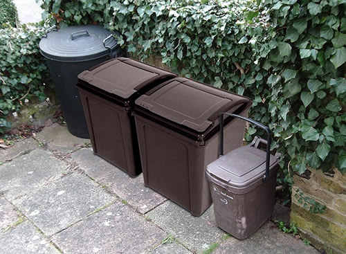 This woman REALLY doesn’t like wheelie bins and here’s her alternative plan