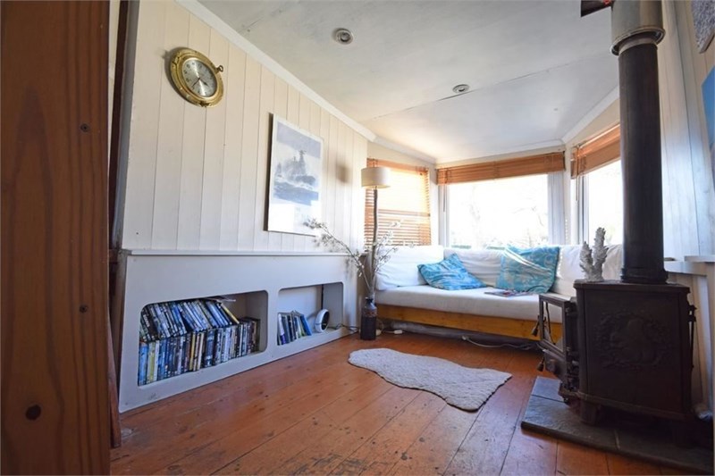 This unusual one-bed ‘flat’ is on the market in Richmond for just £80,000