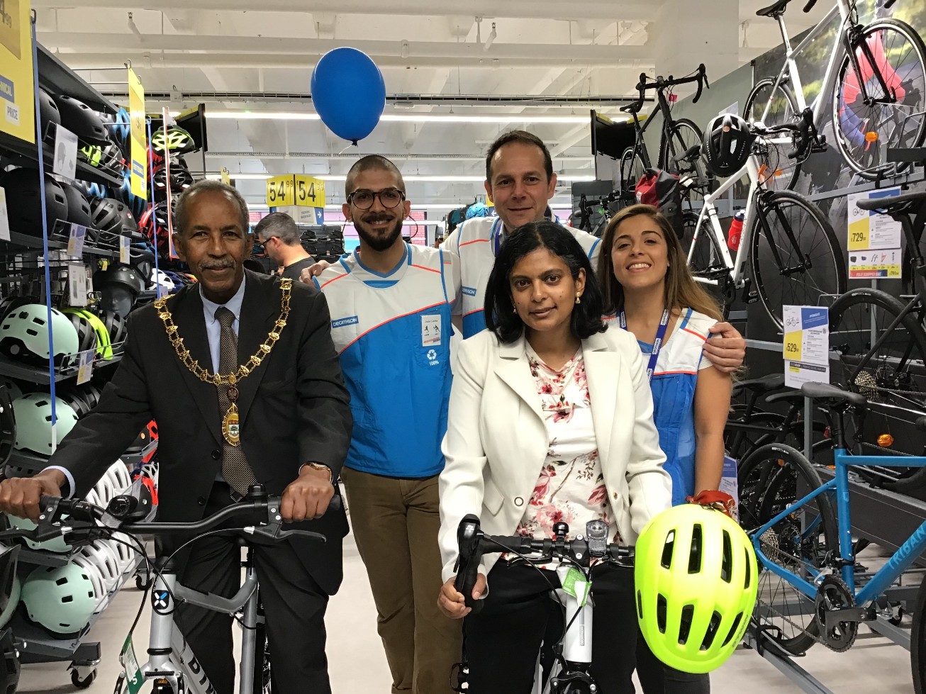 MP cuts ribbon as Decathlon and Superdrug open at Oaks