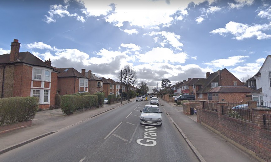 Teenager threatened with knife by three men in a car during Raynes Park robbery