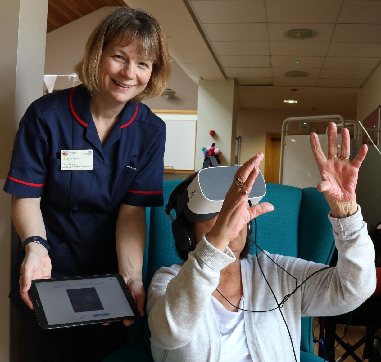 Virtual reality helps fight pain at Ealing hospice