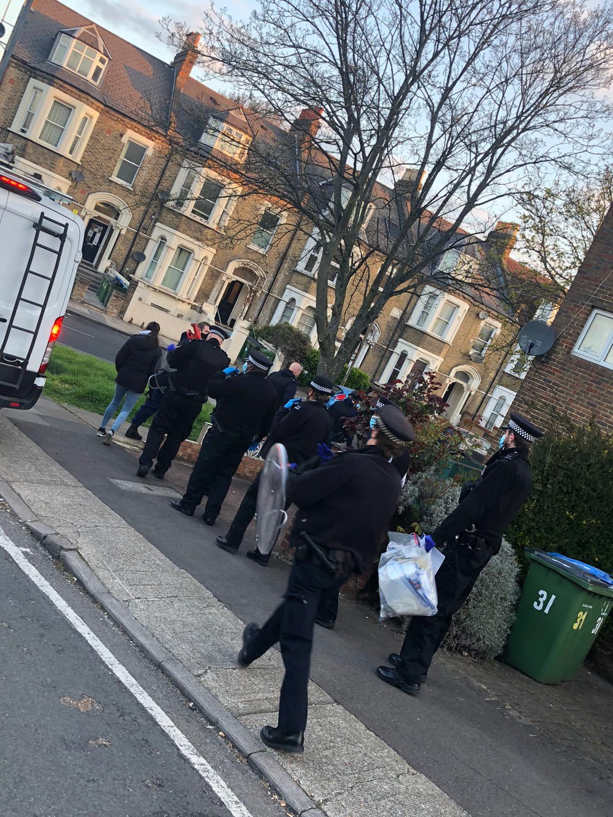 Greenwich MPS: Drugs warrant in Shooters Hill