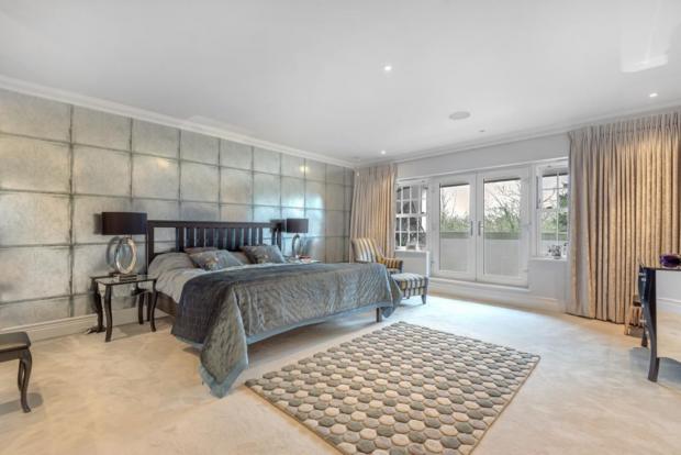 This Is Local London: Master Suite. (Rightmove)