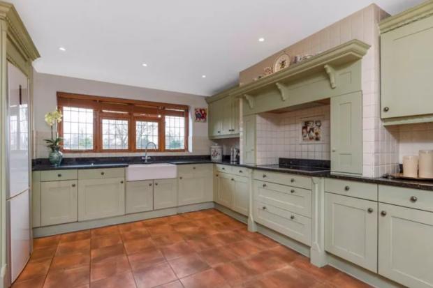 This Is Local London: Kitchen (images: Zoopla)